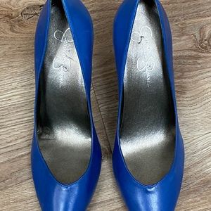 Blue pumps